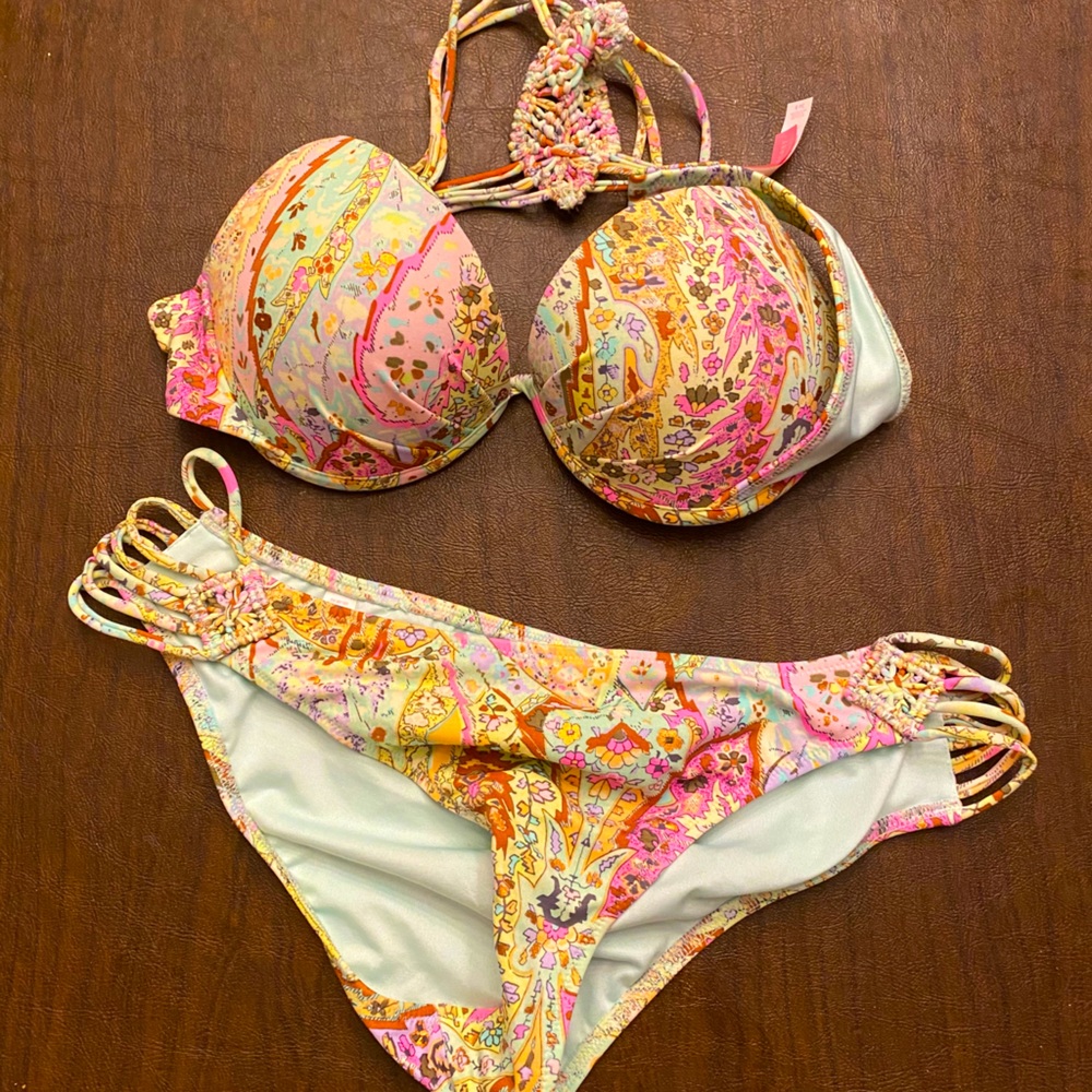 Flower Pattern VS Bikini